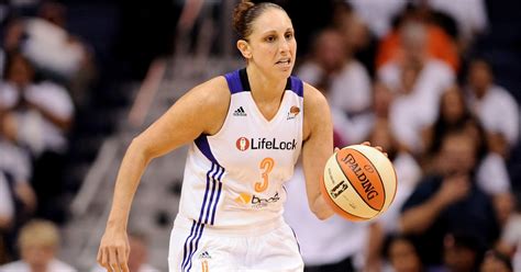 famous basketball female players